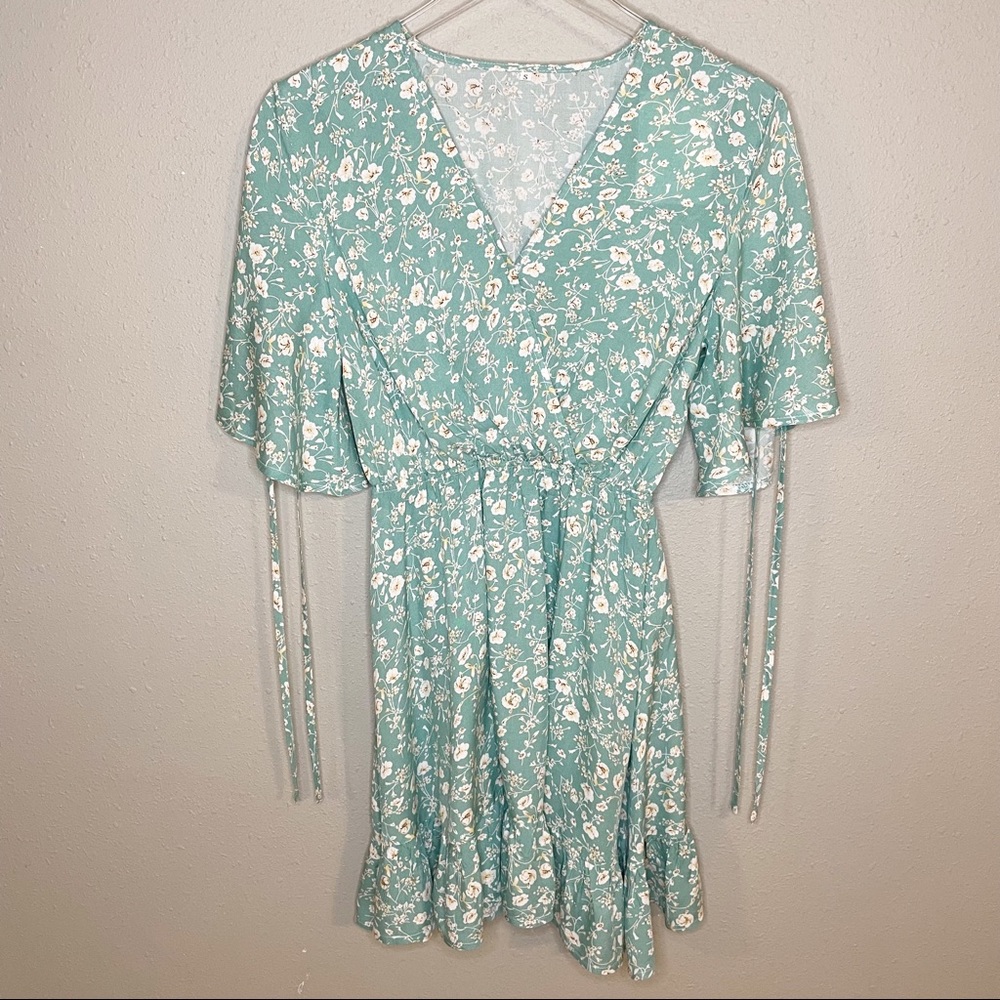 Floral V-neck Dress - Picture 5 of 12